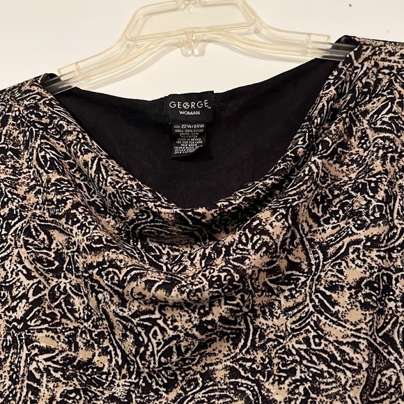 George sleeveless top for women with built in lining. Plus size 22W/24W - Picture 4 of 5